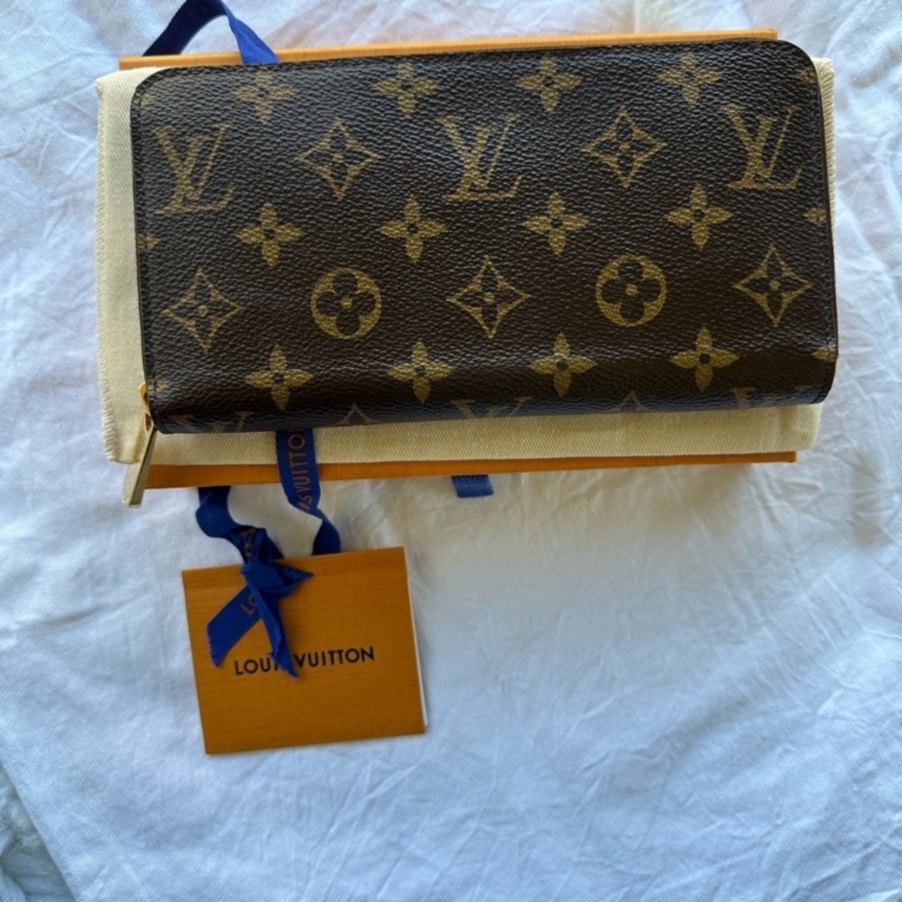 NWOT Louis Vuitton Brown Monogram Microchipped Wallet